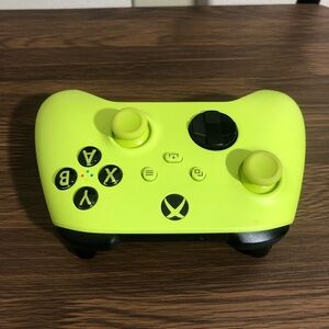 Microsoft Xbox Series X|S Wireless Controller Velocity Green 1914